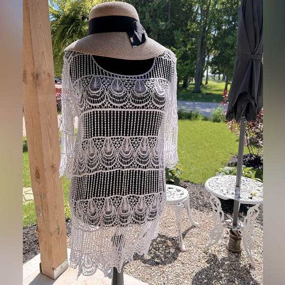 Simple beach white crochet top - Picture 3 of 11